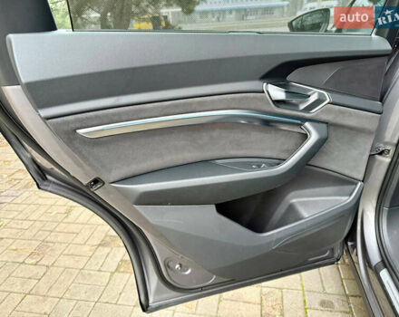 Серый Ауди E-Tron, объемом двигателя 0 л и пробегом 39 тыс. км за 44500 $, фото 32 на Automoto.ua