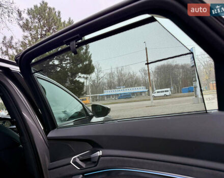 Серый Ауди E-Tron, объемом двигателя 0 л и пробегом 39 тыс. км за 44500 $, фото 47 на Automoto.ua