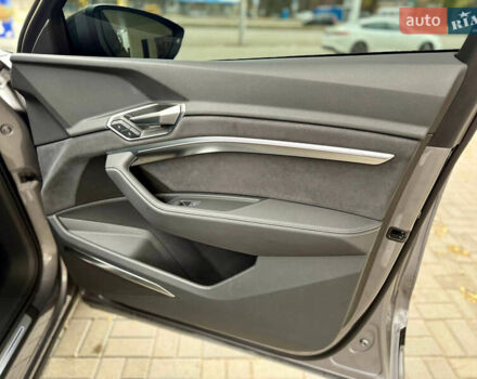 Серый Ауди E-Tron, объемом двигателя 0 л и пробегом 31 тыс. км за 46500 $, фото 53 на Automoto.ua