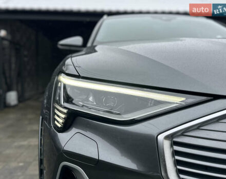Серый Ауди E-Tron, объемом двигателя 0 л и пробегом 48 тыс. км за 49999 $, фото 24 на Automoto.ua