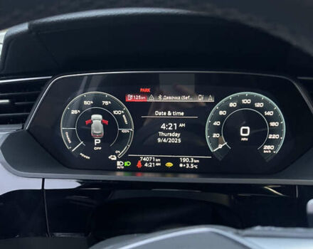 Серый Ауди E-Tron, объемом двигателя 0 л и пробегом 74 тыс. км за 37500 $, фото 40 на Automoto.ua