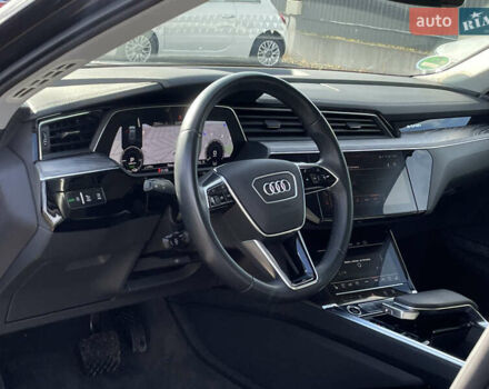 Серый Ауди E-Tron, объемом двигателя 0 л и пробегом 32 тыс. км за 42131 $, фото 25 на Automoto.ua