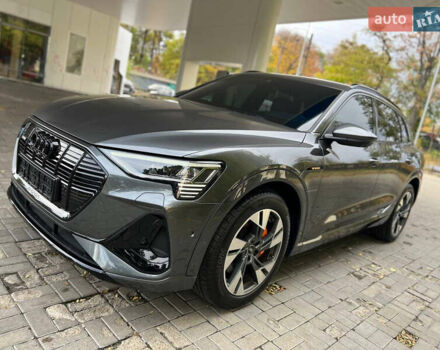 Серый Ауди E-Tron, объемом двигателя 0 л и пробегом 32 тыс. км за 43500 $, фото 6 на Automoto.ua