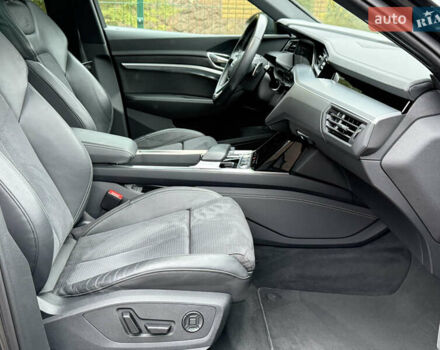 Сірий Ауді E-Tron, об'ємом двигуна 0 л та пробігом 151 тис. км за 29500 $, фото 85 на Automoto.ua