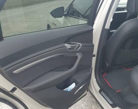 Серый Ауди E-Tron, объемом двигателя 0 л и пробегом 30 тыс. км за 45000 $, фото 15 на Automoto.ua