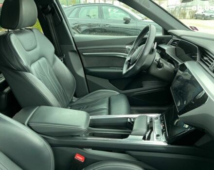 Серый Ауди E-Tron, объемом двигателя 0 л и пробегом 25 тыс. км за 54123 $, фото 12 на Automoto.ua