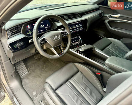 Серый Ауди E-Tron, объемом двигателя 0 л и пробегом 31 тыс. км за 46500 $, фото 32 на Automoto.ua