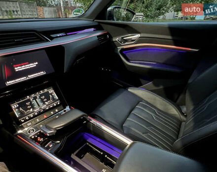 Сірий Ауді E-Tron, об'ємом двигуна 0 л та пробігом 55 тис. км за 42000 $, фото 8 на Automoto.ua