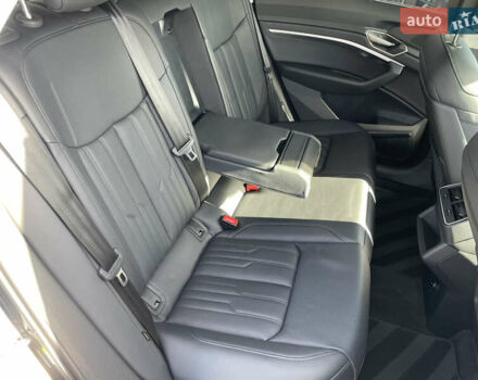 Серый Ауди E-Tron, объемом двигателя 0 л и пробегом 32 тыс. км за 42131 $, фото 38 на Automoto.ua