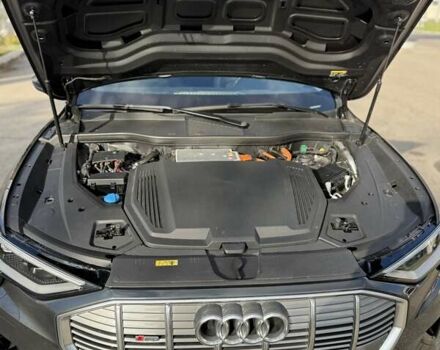 Серый Ауди E-Tron, объемом двигателя 0 л и пробегом 31 тыс. км за 40500 $, фото 9 на Automoto.ua