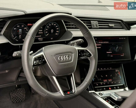 Серый Ауди E-Tron, объемом двигателя 0 л и пробегом 104 тыс. км за 39820 $, фото 34 на Automoto.ua