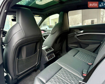 Серый Ауди E-Tron, объемом двигателя 0 л и пробегом 37 тыс. км за 49500 $, фото 43 на Automoto.ua