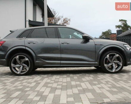 Серый Ауди E-Tron, объемом двигателя 0 л и пробегом 44 тыс. км за 44700 $, фото 5 на Automoto.ua