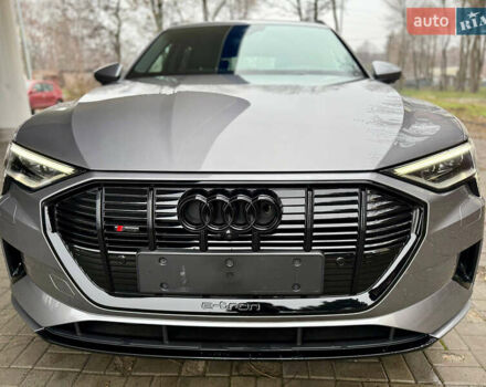 Серый Ауди E-Tron, объемом двигателя 0 л и пробегом 39 тыс. км за 44500 $, фото 2 на Automoto.ua