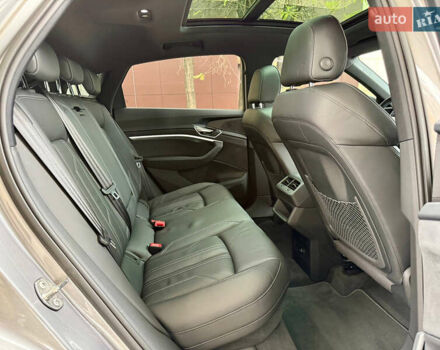 Серый Ауди E-Tron, объемом двигателя 0 л и пробегом 31 тыс. км за 46500 $, фото 46 на Automoto.ua