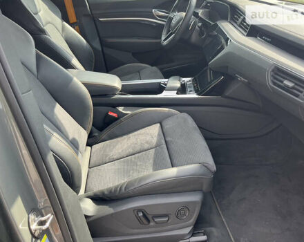 Серый Ауди E-Tron, объемом двигателя 0 л и пробегом 58 тыс. км за 44950 $, фото 15 на Automoto.ua