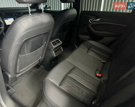 Сірий Ауді E-Tron, об'ємом двигуна 0 л та пробігом 99 тис. км за 33500 $, фото 9 на Automoto.ua