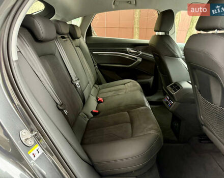 Сірий Ауді E-Tron, об'ємом двигуна 0 л та пробігом 39 тис. км за 46500 $, фото 47 на Automoto.ua