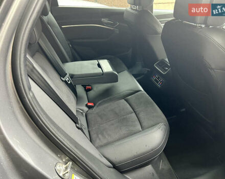 Серый Ауди E-Tron, объемом двигателя 0 л и пробегом 44 тыс. км за 38700 $, фото 24 на Automoto.ua