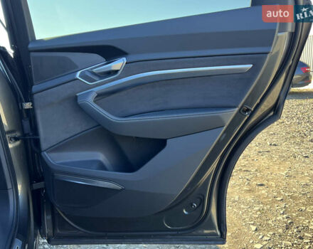 Серый Ауди E-Tron, объемом двигателя 0 л и пробегом 42 тыс. км за 47848 $, фото 39 на Automoto.ua