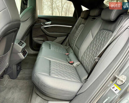 Серый Ауди E-Tron, объемом двигателя 0 л и пробегом 37 тыс. км за 49500 $, фото 40 на Automoto.ua