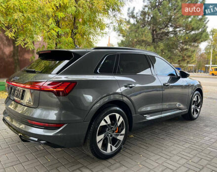 Серый Ауди E-Tron, объемом двигателя 0 л и пробегом 32 тыс. км за 43500 $, фото 10 на Automoto.ua