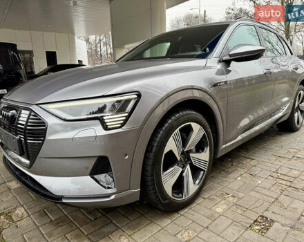 Серый Ауди E-Tron, объемом двигателя 0 л и пробегом 39 тыс. км за 44500 $, фото 1 на Automoto.ua