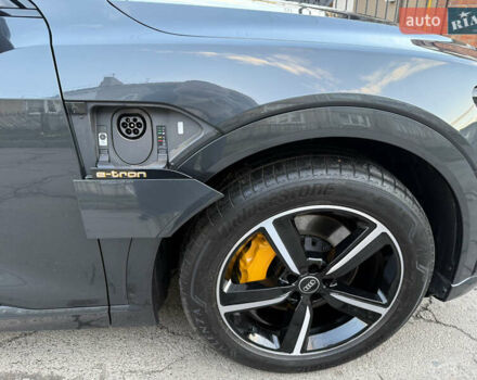 Серый Ауди E-Tron, объемом двигателя 0 л и пробегом 13 тыс. км за 36500 $, фото 57 на Automoto.ua