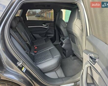 Сірий Ауді E-Tron, об'ємом двигуна 0 л та пробігом 100 тис. км за 41888 $, фото 58 на Automoto.ua