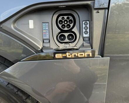 Серый Ауди E-Tron, объемом двигателя 0 л и пробегом 31 тыс. км за 40500 $, фото 6 на Automoto.ua