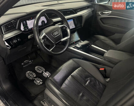 Сірий Ауді E-Tron, об'ємом двигуна 0 л та пробігом 99 тис. км за 33500 $, фото 6 на Automoto.ua