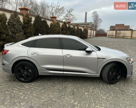 Сірий Ауді E-Tron, об'ємом двигуна 0 л та пробігом 80 тис. км за 39900 $, фото 8 на Automoto.ua