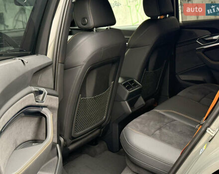 Серый Ауди E-Tron, объемом двигателя 0 л и пробегом 104 тыс. км за 39820 $, фото 39 на Automoto.ua