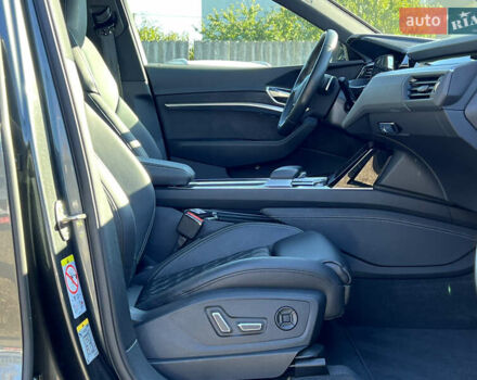 Серый Ауди E-Tron, объемом двигателя 0 л и пробегом 42 тыс. км за 47848 $, фото 41 на Automoto.ua