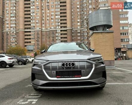 Серый Ауди E-Tron, объемом двигателя 0 л и пробегом 112 тыс. км за 31900 $, фото 3 на Automoto.ua