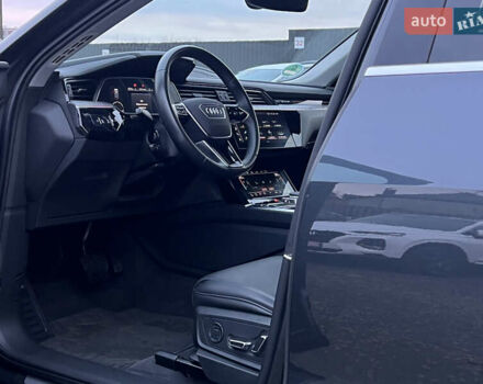 Серый Ауди E-Tron, объемом двигателя 0 л и пробегом 32 тыс. км за 41367 $, фото 25 на Automoto.ua