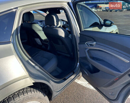 Сірий Ауді E-Tron, об'ємом двигуна 0 л та пробігом 58 тис. км за 45200 $, фото 25 на Automoto.ua