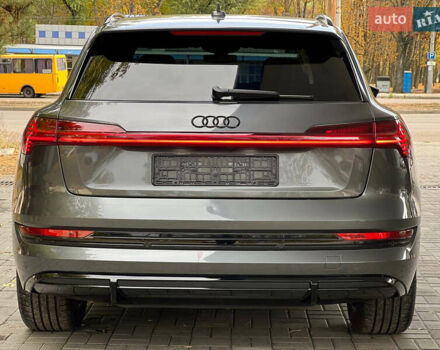 Серый Ауди E-Tron, объемом двигателя 0 л и пробегом 32 тыс. км за 43500 $, фото 11 на Automoto.ua