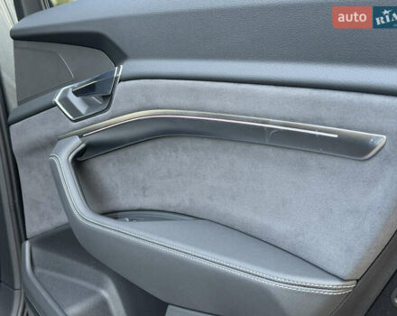 Серый Ауди E-Tron, объемом двигателя 0 л и пробегом 14 тыс. км за 53999 $, фото 95 на Automoto.ua