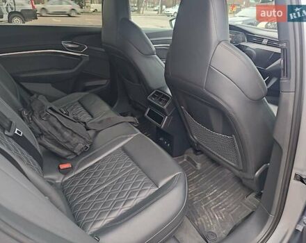 Сірий Ауді E-Tron, об'ємом двигуна 0 л та пробігом 36 тис. км за 47777 $, фото 35 на Automoto.ua
