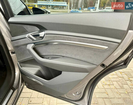 Серый Ауди E-Tron, объемом двигателя 0 л и пробегом 31 тыс. км за 46500 $, фото 47 на Automoto.ua