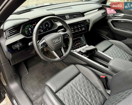 Серый Ауди E-Tron, объемом двигателя 0 л и пробегом 37 тыс. км за 49500 $, фото 36 на Automoto.ua
