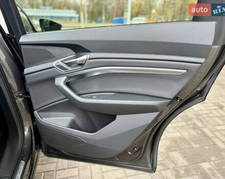 Сірий Ауді E-Tron, об'ємом двигуна 0 л та пробігом 39 тис. км за 46500 $, фото 48 на Automoto.ua