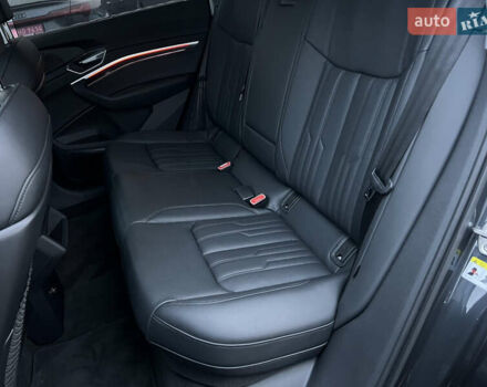 Серый Ауди E-Tron, объемом двигателя 0 л и пробегом 32 тыс. км за 41367 $, фото 33 на Automoto.ua