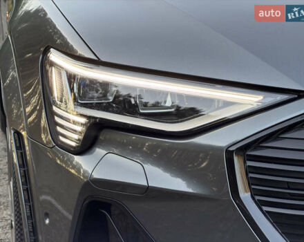 Серый Ауди E-Tron, объемом двигателя 0 л и пробегом 14 тыс. км за 53999 $, фото 26 на Automoto.ua