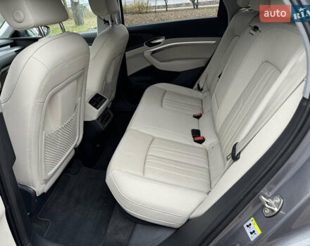 Сірий Ауді E-Tron, об'ємом двигуна 0 л та пробігом 61 тис. км за 39999 $, фото 14 на Automoto.ua