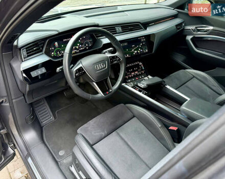 Серый Ауди E-Tron, объемом двигателя 0 л и пробегом 39 тыс. км за 44500 $, фото 25 на Automoto.ua