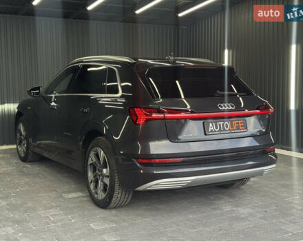 Сірий Ауді E-Tron, об'ємом двигуна 0 л та пробігом 99 тис. км за 33500 $, фото 5 на Automoto.ua