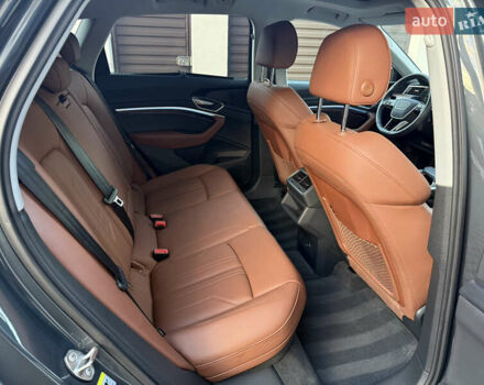 Серый Ауди E-Tron, объемом двигателя 0 л и пробегом 13 тыс. км за 36500 $, фото 37 на Automoto.ua