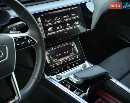 Сірий Ауді E-Tron, об'ємом двигуна 0 л та пробігом 25 тис. км за 47431 $, фото 85 на Automoto.ua